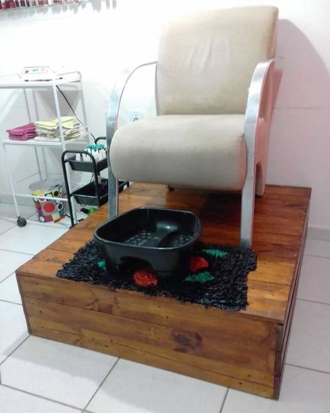 Diy Pedicure Station Platform, Pedicure Platform Station, Pedicure Platform Diy, Nail Area Ideas, Pedicure Set Up Ideas, Diy Pedicure Station, Pedicure Chair Ideas, Pedicure Station Ideas, Pedicure Room