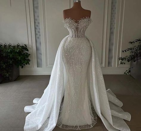 Wedding Dress For Bride, Extravagant Wedding Dresses, Dress For Bride, Glam Wedding Dress, Extravagant Wedding, Classy Wedding Dress, Strapless Evening Dress, Detachable Train, Stylish Wedding Dresses