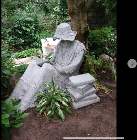 Concrete Diy Garden, Concrete Garden Statues, Unique Garden Art, Concrete Statues, Concrete Diy Projects, Cement Art, Concrete Sculpture, Concrete Crafts, Concrete Projects