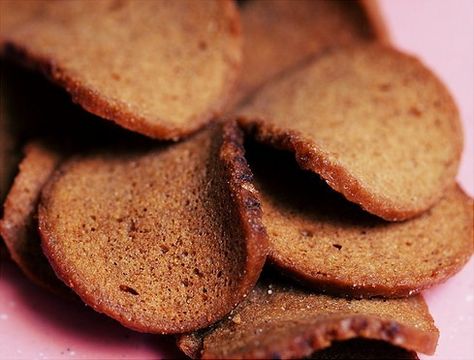 A healthier and cheaper version of Gardetto's Rye (Bagel) Chips. Rye Chips Recipe, Rye Chips, Cookies Japanese, Rye Bagels, Cookies Sandwich, Making Jelly, Bread Garlic, Plating Food, Presentation Food