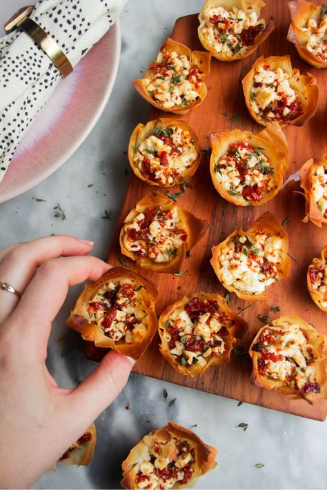 Quick, easy, festive colours, deep flavour...there's a lot to love about these sundried tomato feta filo cups. Pop filo in a mini muffin tin, then top with a speedy mix of feta, sundried tomatoes, thyme and feta and bake until golden. A simple, crowd-pleasing appetizer to impress. Feta Puff Pastry Appetizers, Sun Dried Tomato Appetizer Recipes, Fall Apps For Party, Sundried Tomato Appetizer, Filo Appetizers, Sun Dried Tomato Appetizer, Vegetarian Party Foods, Appetizer Recipes Fall, Easy Picnic Food Ideas For Two