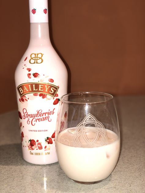 Baileys Strawberries and Cream.  Strawberries and Cream Bailey’s  Delicious! Aesthetic Alcoholic Drinks, Baileys Cream, Baileys Aesthetic, Strawberry Baileys Drinks, Strawberry Baileys Recipes, Baileys Strawberries And Cream Drinks, Drinks With Baileys Strawberry And Cream, Baileys Strawberry And Cream, Baileys Drinks Cocktails