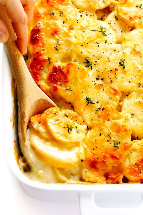 This scalloped potatoes recipe is creamy, cheesy, and irresistibly delicious. Yet it's made lighter with a few simple tweaks! Best Scalloped Potatoes, Scalloped Potatoes Cheesy, Scalloped Potato Recipes, Gimme Some Oven, Scalloped Potatoes, Think Food, Potatoes Recipe, Idee Pasto Sano, Potato Dishes