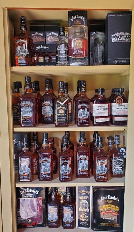 Whisky Drinks, Alcoholic Drink, Jack Daniel, Cigars And Whiskey, Jack And Jack, Jack Daniels Whiskey, Jack Daniels, School Life, Cigars