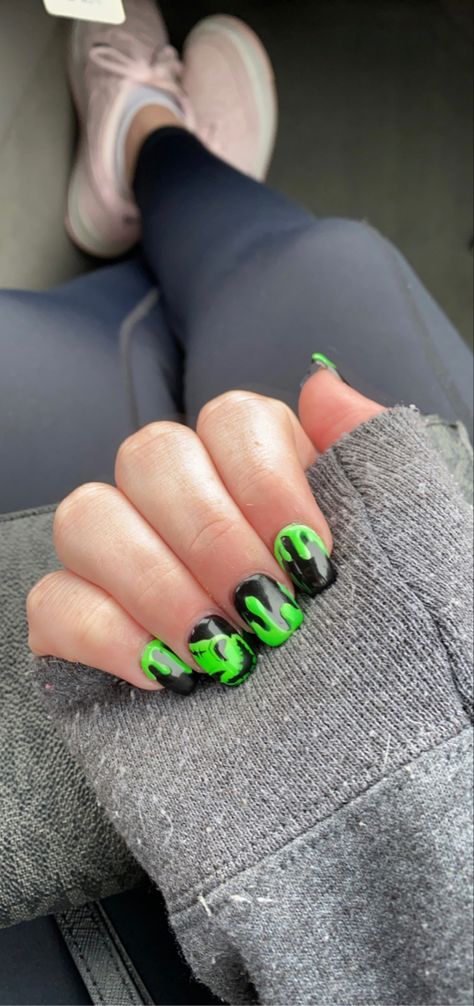 Oggie Boogie Nails, Oogie Boogie Nails Simple, Oggie Boggie Nails, Oogie Boogie Nails Almond, Boogie Man Nails, Oogie Boogie Nails Short, Oogie Boogie Nails Acrylic, Easy Oogie Boogie Nails, Oggie Boogie Nail Designs