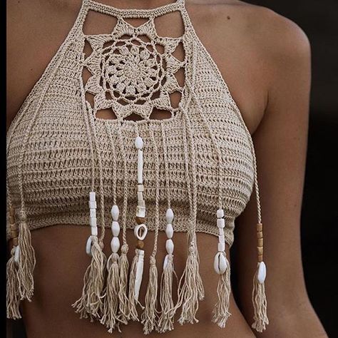 The dream catcher crop in sand $49 handmade hand beaded on model @l_cowcher Bohemian Schick, Crop Top Styles, شال كروشيه, Mode Hippie, Mode Crochet, Boho Crop Tops, Crochet Swimwear, Mode Boho, Bohol