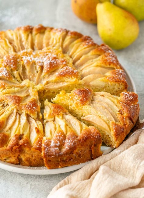 Italian Pear Cake Recipe, Pear Desserts Easy, Italian Pear Cake, Almond Flour Pear Cake, Italian Fall Dessert, Fresh Pear Cake Recipes Easy, Quick Pear Dessert, Pear Desserts Healthy, Asian Pear Recipes Desserts