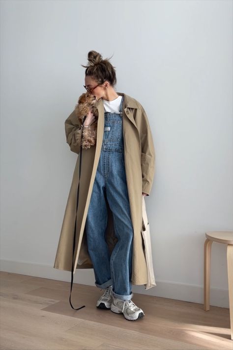 Overalls Winter Outfit, Overall Outfit Winter, Denim Dungarees Outfit, Salopette Outfit, Blundstone Outfits, Overalls Outfit Fall, Jean Overall Outfits, Overalls Outfit Winter, Denim Overalls Outfit