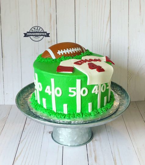 Football Bday Cake, Football Cakes Ideas, Rams Cake Ideas, Football Birthday Cakes, American Football Cake Ideas, Football Cakes For Boys Birthdays, Football 1st Birthday Cake, American Football Birthday Cake, American Football Cake