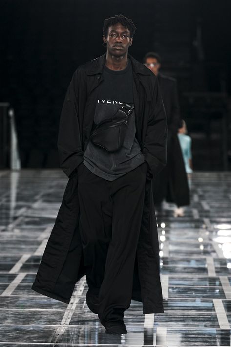 Givenchy Fashion, Matthew Williams, Oversized Trench Coat, Artist Outfit, Weird Fashion, Vogue Russia, Fall 2022, Fashion Show Collection, Ethical Fashion