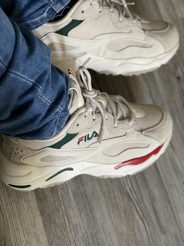 "It fits good and i love it, love The colour and i am looking forward for more FILA BTS merchandise" - j_lapis Fila Ray Tracer, Aesthetic Shoes, Air Max Sneakers, Nike Air Max, Shoes Sneakers, Sneakers Nike, Lookbook, Shoe Boots, Shoe Bag