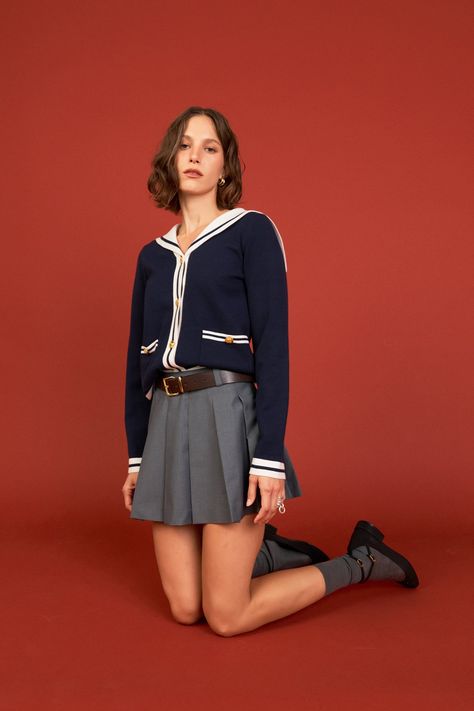 Stay cozy and stylish with our Contrast Sailor Collar Cardigan. Featuring a classic Sailor collar and V neckline, this versatile piece is a must-have for every fashion-forward wardrobe. The ribbed detailing adds a touch of texture and elegance, while the long sleeves keep you warm and comfortable. Made with premium quality materials, this cardigan is perfect for any occasion. Pair it with your favorite jeans or skirt for a chic and effortless look. Get yours now and make a bold fashion statement Sailor Aesthetic Outfit, Sailor Inspired Outfit, Sailor Outfit, Sailor Collar Jacket, Cotton Sailor Style Top, Crochet Sailor Cardigan, Sailor Sweater, Sailor Collar Sweater, Sailor Collar Cardigan