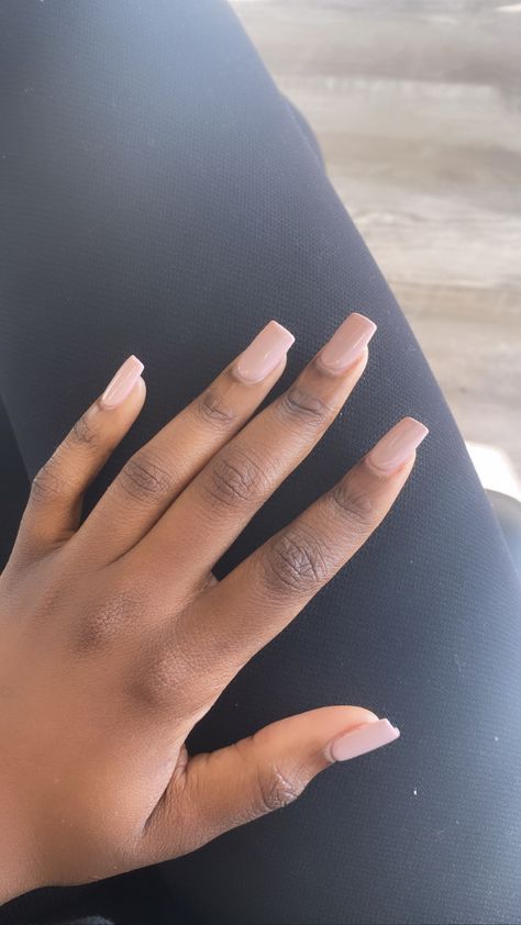 Natural Nail Designs On Dark Skin, Short Acrylic Nails On Dark Skin, Simple Nails For Dark Skin, Nails Design On Dark Skin, Classy Nails For Dark Skin, French Manicure Dark Skin, Nails For Dark Hands, Nail Art For Dark Skin Tone, Pedicure Colors For Dark Skin