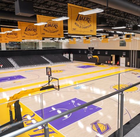 Lakers Stadium, Training Center Design, Nba Basketball Court, Parking Ideas, Center Basketball, Volleyball Rules, Home Basketball Court, Brook Lopez, Portable Basketball Hoop