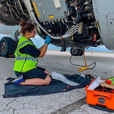 FEMALE AVIATION TECHNICIAN... Aircraft Maintenance Engineer, Aviation Engineering, Aircraft Maintenance, Aerospace Engineering, Study Smarter, Aircraft, Engineering