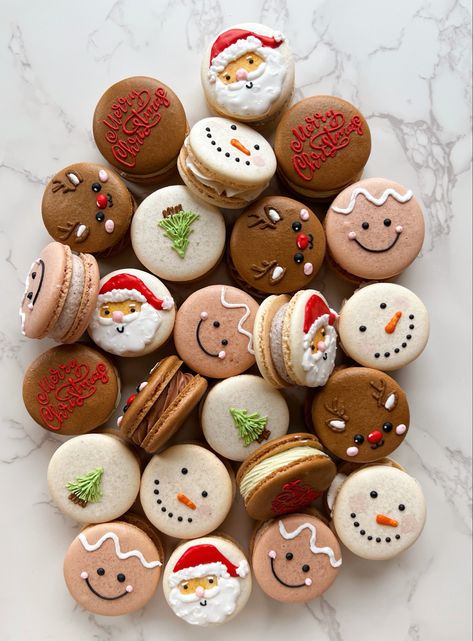 Cute aesthetic christmas holiday french macarons macaroons gluten free dessert decorated inspo inspiration Decorated Macarons Ideas, Macrons Aesthetic, Decorated Macaroons, Christmas Desserts Aesthetic, New Year Macarons, Valentines Macarons, Macaroons Aesthetic, Christmas Macaroons, Macarons Aesthetic