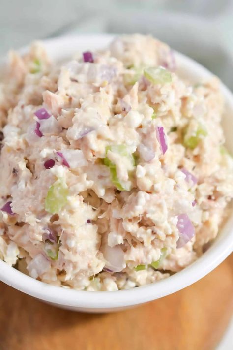 Best Tuna Salad - Sweet Pea's Kitchen Low Carb Tuna Salad Recipe, Light Tuna Salad, Low Carb Tuna Salad, Keto Tuna Salad, Old Fashioned Potato Salad, Best Tuna Salad, Bacon Ranch Pasta Salad, Ranch Pasta Salad, Fresh Tuna