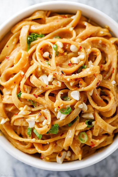 thai peanut butter noodles - #recipe by #eatwell101® Peanut Butter Pasta Sauce, Thick Rice Noodle Recipes, Peanut Butter Noodles Thai, Spicy Peanut Butter Noodles, Butter Noodles Recipe, Peanut Butter Pasta, Peanut Butter Noodles Recipe, Rice Noodles Recipe, Peanut Butter Noodles