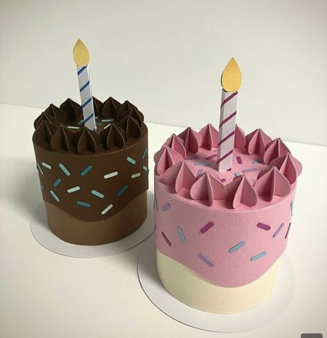 Birthday Diy Presents, Cake Props Diy, Diy Paper Cake Crafts, Paper Cupcake Craft, Cake Cardboard Diy, Birthday Cake Diy Paper, How To Make Paper Cake, Cardboard Paper Crafts, Cardboard Cake Diy