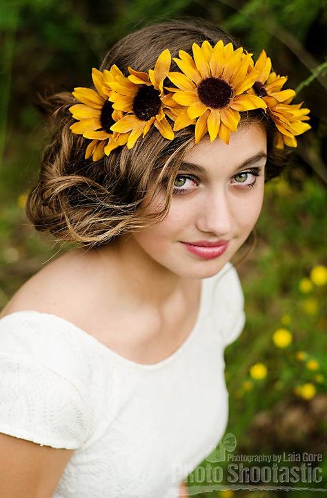 Sunflowers Bouquet, Sunflower Crown, Sunflower Birthday Parties, Crown Hairstyle, Lilac Wedding Bouquet, Sunflower Headband, Sunflower Party, Flowers Crown, Sunflower Baby Showers