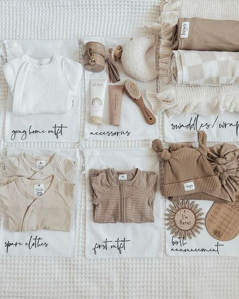 Newborn Set Up, Winter Newborn Hospital Outfit, Newborn Outfits Hospital, Baby Stuff Aesthetic, Baby Girl Must Haves, Baby Hospital Outfits, Newborn Hospital Bag, Hospital Bag For Mom, Newborn Checklist