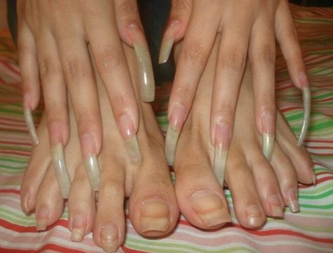 Unpainted Nails, Extremely Long Nails, Long Natural Nails, Long Toenails, Nail Repair, How To Grow Nails, Legs And Heels, Toe Nails, Natural Nails