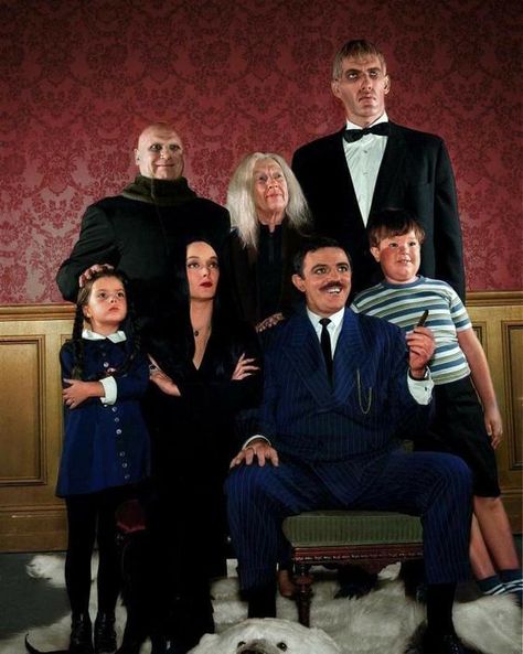 Creepy Questions, Munsters House, Original Addams Family, Addams Family Series, The Addams Family 1964, Addams Family Characters, Addams Family Tv Show, John Astin, Addams Family Musical