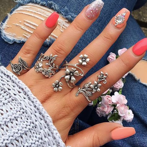 Cheap best Vintage 4 Pcs Ring Set Bohemian Flower Silver Rings Punk Knuckle Ring Set for Women - NewChic Emo Jewelry, Mode Tips, Midi Ring Set, Bohemian Flowers, Womens Rings Fashion, Knuckle Rings, Vintage Diy, Finger Rings, Fashion Ring