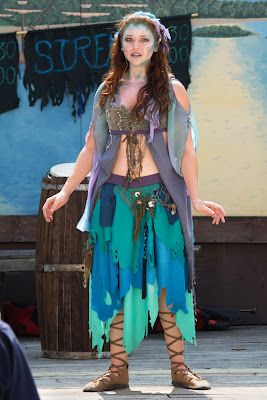 Midwestern City Girl: Huzzah! My Very First Trip To The Bristol Renaissance Faire Siren Costume, Larp Ideas, Pirates Party, Magical Girl Outfit, Fantasy Realm, Ren Faire Costume, Medieval Garb, Mermaid Cove, Fair Outfits