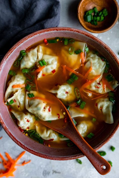 Lazy Wonton Soup - Dash of Mandi Recipes Smoothies, Bbq Jackfruit, Chicken Wontons, Sweet Potato Gnocchi, Joe Recipe, Recipes Lunch, Trader Joes Recipes, Smoothies Recipes, Recipes Thanksgiving