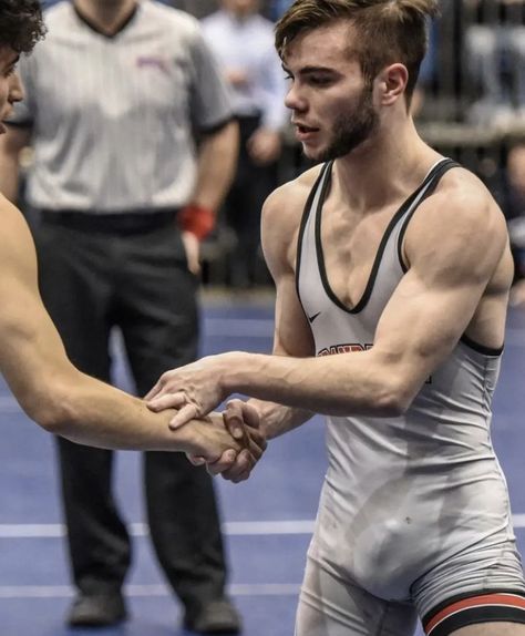 Wrestling Senior Pictures, Sporty Outfits Men, Mario Y Luigi, Frat Guys, Wrestling Singlet, Handsome Older Men, Lycra Men, Men Sport Pants, Sports Boys