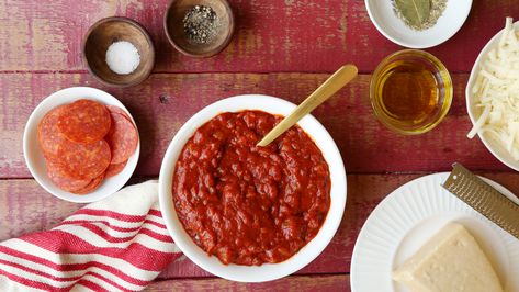 Ultimate Pizza Sauce Pizza Hut Pizza Sauce, Pizza Hut Pizza, Boston Pizza, Pizza Sauce Recipe, Easy Homemade Pizza, Pizza Sauce Homemade, Wedding Present, Canned Tomato Sauce, Pizza Hut