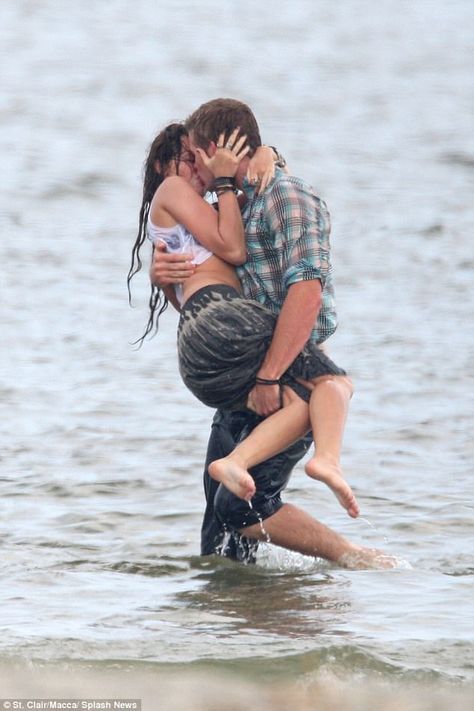 Passionate: They met when they starred together in teen movie The Last Song in 2009 (pictured 15 June 2009) The Last Song Movie, Nicholas Sparks Movies, Miley And Liam, People Kissing, Robert Pattinson And Kristen, Couple Moments, The Last Song, Liam Hemsworth, Movie Couples