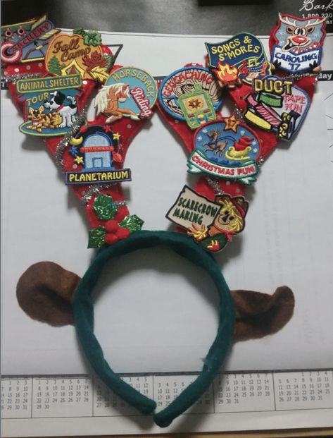 4 Great Ideas for Christmas With Your Troop – Leader Connecting Leaders Badge Presentation Ideas, Christmas Rolls, Reindeer Ears, Girl Scout Patches, Girl Scout Badges, Troop Leader, Christmas Bingo, Christmas Games For Kids, Suncatcher Craft