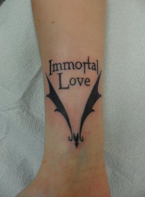 Vampires Everywhere! Immortal Love tattoo and symbol Vampire Tattoo Ideas, Vampire Tattoos, Vampire Tattoo Designs, Vampire Tattoo, Monster Tattoo, Tattoo Inspiration Men, Gothic Tattoo, Tattoo Font, Symbol Tattoos