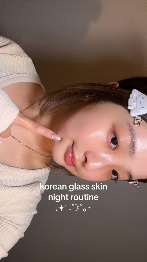 Kpop Goodnight, Soft Girl Era Aesthetic, Glass Skin Routine, Glowing Glass Skin, Korean Serum, Affordable Skin Care Routine, Beginner Skin Care Routine, Night Time Skin Care Routine, Sephora Skin Care