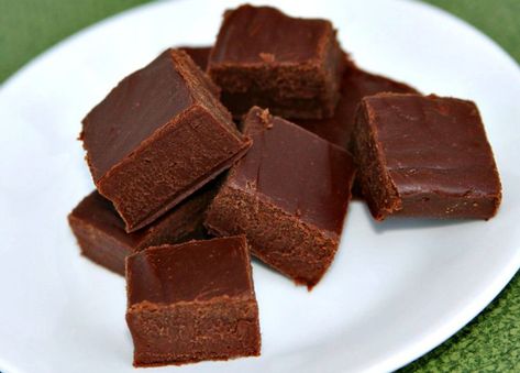 Chocolate Fudge Creamy Chocolate Fudge, Best Fudge Recipe, Easy Fudge, Fudge Chocolate, Fudge Recipes Chocolate, Fudge Easy, Fudge Recipe, Chocolate Dessert Recipes, Creamy Chocolate