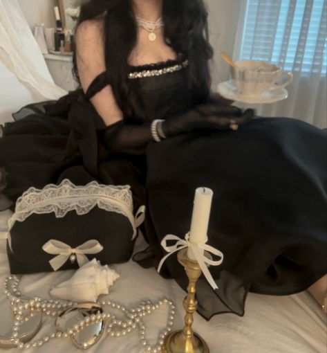 Dark Coqquete Icon, Dark Cocette Aesthetic Outfit, Dark Coquette Aesthetics, Black Couqutte, Dark Soft Girl Aesthetic, Dark Coquette Aesthetic Pictures, Dark Coquette Aestethic Images, Gothic Coquette Aesthetic, Dark Red Lana Del Rey