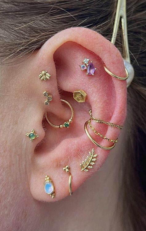 Ear Piercings Pretty, Earring Design Ideas On Ear, Earscape Inspiration, Dainty Industrial Piercing, Ear Setup, Ear Scape, Ear Piercings Industrial, Cute Nose Piercings, Ear Piercings Chart