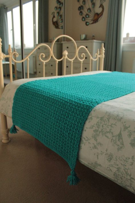 Crochet Bed Throw, Crochet Bed Runner, Double Crochet Tutorial, Runner Crochet, Crochet Bed, Cozy Diy, Throw Crochet, Home Decor Crochet, Star Crochet