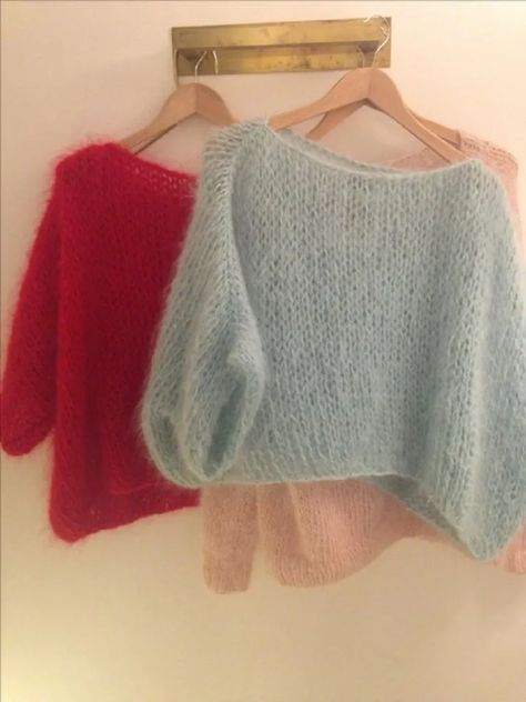 Pull Mohair, Poncho Knitting Patterns, Fashion Design Patterns, Mohair Knit, Mohair Sweater, Knitted Poncho, Knit Fashion, Sweater Pattern, Knitting Inspiration