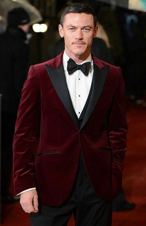 Party Wear Blazers, Bafta Red Carpet, Cool Tuxedos, Red Carpet 2017, Evolution Of Fashion, Mens Formal Wear, Tuxedo For Men, Groom Suit, Wedding Suits Men