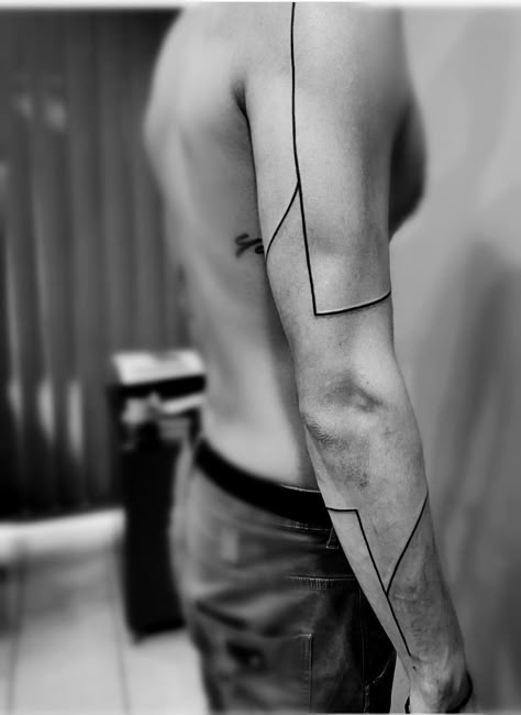 Line Arm Tattoo Men, Warp Around Arm Tattoo, Simple Arm Tattoo Men, Tattoo Lines Arm, Line Work Arm Tattoo, Mens Line Tattoos, Forearm Line Tattoo Men, Tattoo Down Arm, Tattoo Lines Geometric