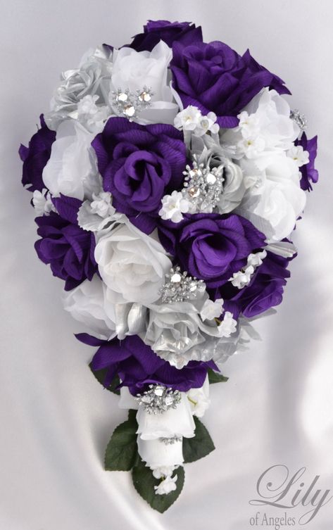 Deco Violet, Bouquet Cascade, Purple And Silver Wedding, Bridesmaid Corsage, Purple Wedding Bouquets, Silk Bouquet, Silk Flower Bouquets, Purple Wedding Flowers, Cascade Bouquet