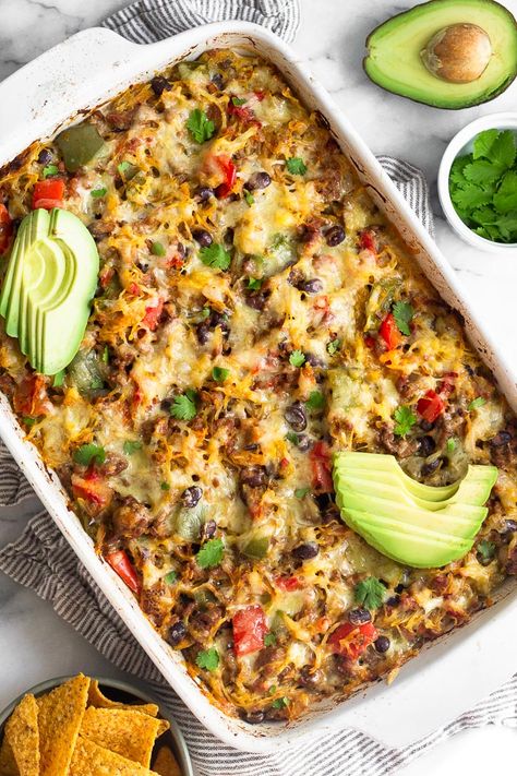 Chili Spaghetti Squash, Baked Spaghetti Squash Casserole, Chili Spaghetti, Healthy Chicken Tacos, Chili Casserole, Spaghetti Squash Casserole, Healthy Casserole, Healthy Casserole Recipes, Baked Spaghetti Squash