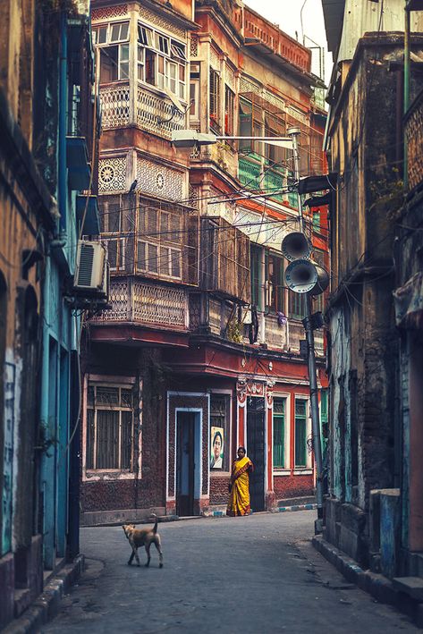 I Explore And Capture The Quiet Side Of City Life In The Narrow Streets Of South Asia Bangladesh Travel, India Street, City Life Photography, Amazing India, India Photography, Travel Photography Inspiration, City Photography, South Asia, Old Buildings