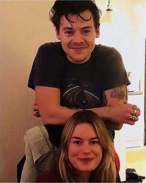 Harry Styles Gf, Harry And Camille, Hs1 Harry, Louis Tomlinson Songs, Harry Styles Girlfriend, Camille Rowe Style, Gemma Styles, Harry Styles Songs, Angel Boy