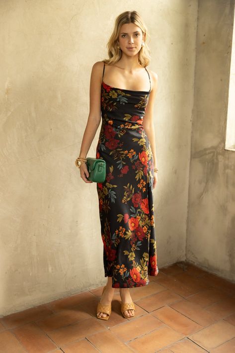 Fancy Wedding Dresses Guest, Fine Dining Attire, Black Floral Dress Outfit Summer, Black Floral Bridesmaid Dresses, Mexican Wedding Guest Outfit, Outfits To Wear To A Wedding As A Guest, Fall Cocktail Attire, Fall Formal Dresses Wedding Guest, Formal Outfit Aesthetic