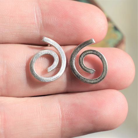 Golden Spiral, Piercings Jewelry, Spiral Earrings, Dress Sweater, Sterling Silver Hoops, Jewelry Inspo, Sensitive Ears, Silver Hoops, Minimalist Earrings