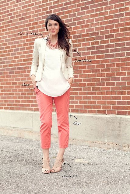 cute business casual Cute Business Casual, Coral Pants, Kendi Everyday, Look Formal, Womens Business Casual, Pink Lady, Pink Pants, Business Casual Outfits, Work Attire